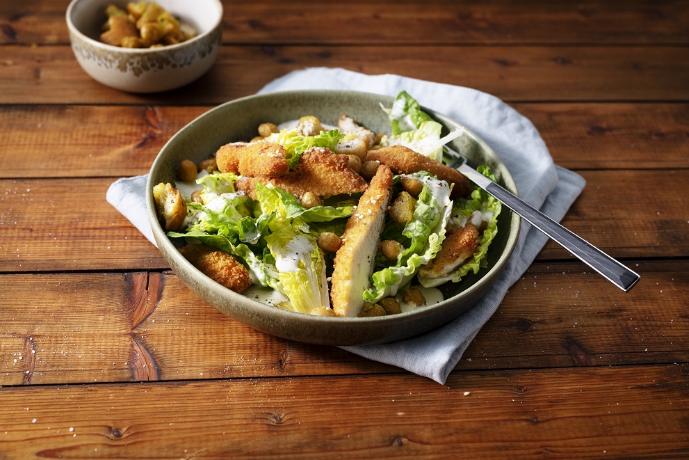 Tahini Sesam Chicken auf knackigem Salat