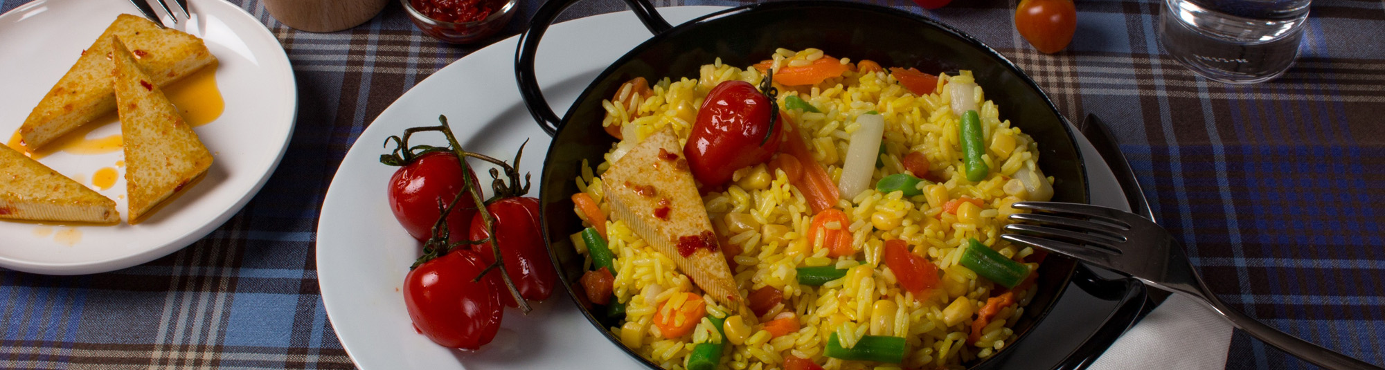Gemüse-Paella mit Chili-Tofu