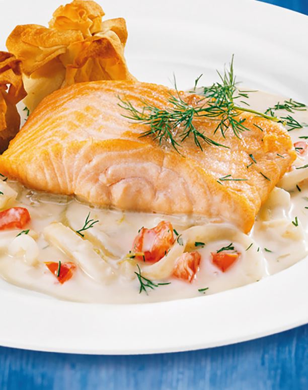 Lachsfilet in Kräutersauce mit Wan Tan