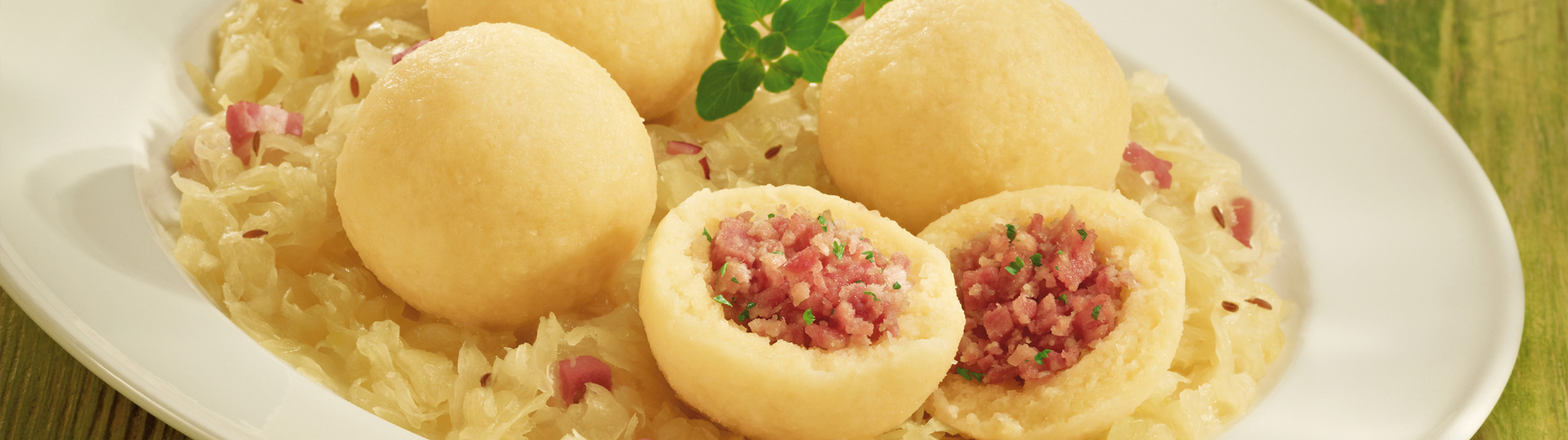 Selchfleischknödel mit Weinkraut